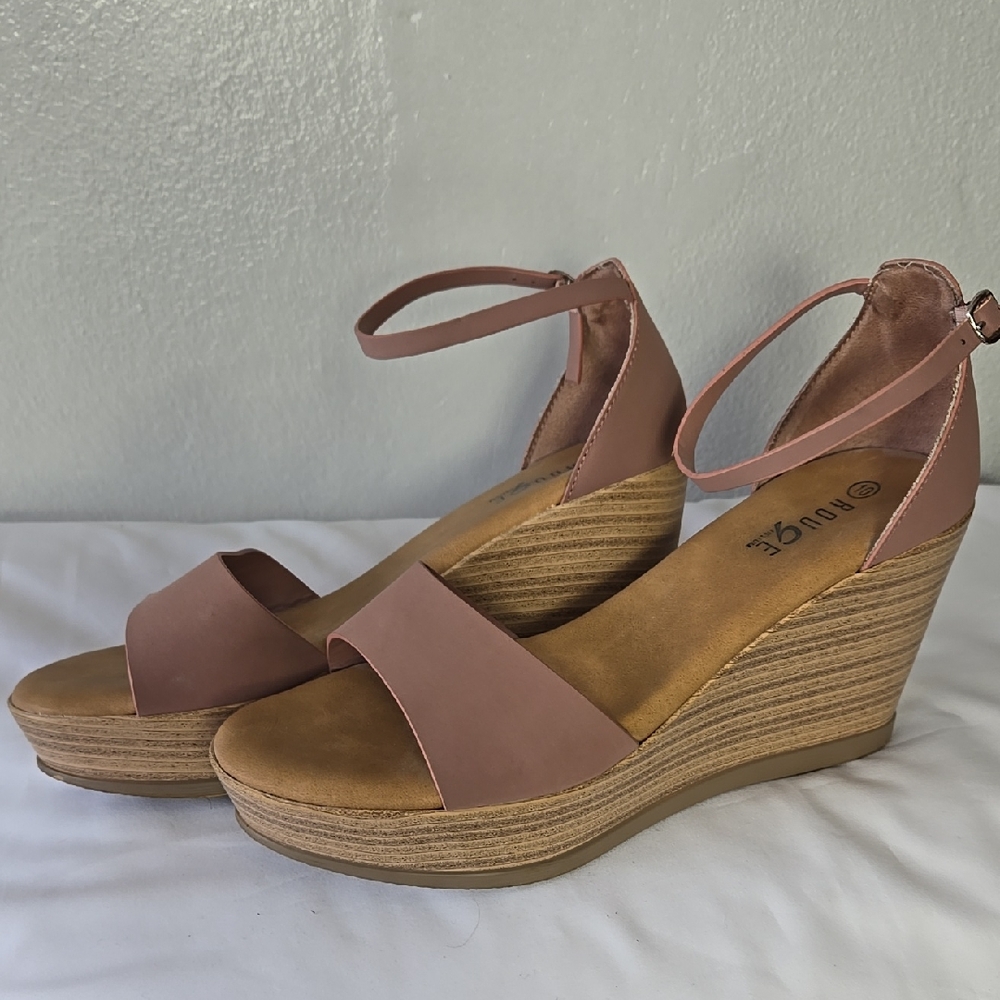 Rouge Wedge Womens Sandals Size 10